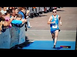 Runner S cock comes out on marathon in ko ice