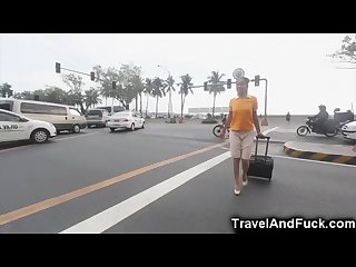 旅行者 fucks a フィリピン人 飛行 付き添い