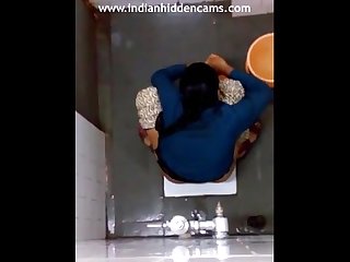 Indian girl changing pad in bathroom filmed by hidden camera sex mms
