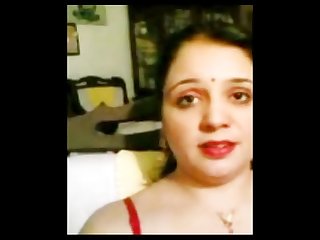 Pakistani muslim wife shows hairy fuddi vulva and plump bhosree cunthole