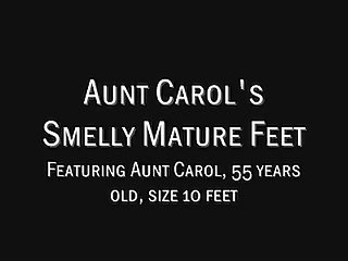 Mature foot sniffing and footjob
