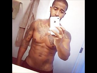 Omarion snaps a naked pic of himself