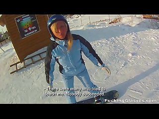 Snowboarder pisklę kocha kogut