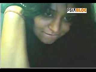Hot Punjabi girl seduces her lover on webcam