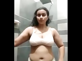 Desi nude bathroom show