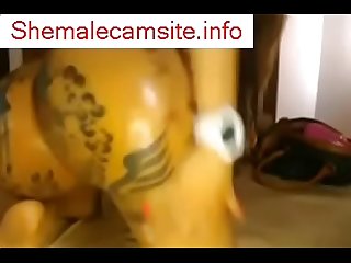 My giant booty shemale Cousin Twerk before getting fuck on webcam http