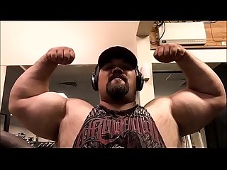 video.beefymuscle.com - Muscle bull powerlifter!