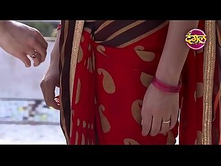 SEXUAL HUNGRY CHACHI DEEP JUICY NAVEL AND CURVY HIP FOLD IN SAREE
