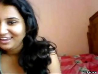 Pretty indian girl is seduced for sex so she takes off her clothes instacam pw