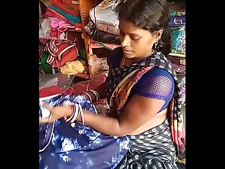desi sexy black aunty in saree shop