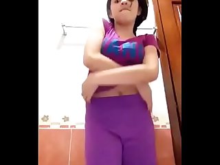 No body at home and indian girlfriend give a strip show to boyfriend