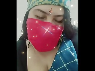 Sweet desi milf Nina in seductive traditional indian saadhee flaunts her yummy boobs from her sexy..