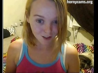 A very cute teen nude in webcam