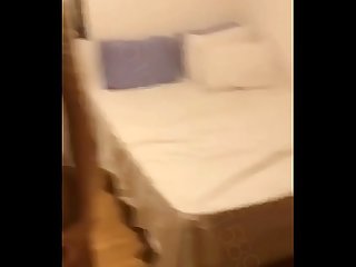 Narizinho trans dan�ando e batendo punheta at� gozar, transsexual dancing and masturbating..