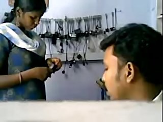 Vid 20090414 pv0001 pondicherry ip cell phone shop tamil 28 yrs old unmarried girl agila boobs sucke