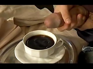 Do you want to milk in the coffe? It's tasty! - Quieres leche en el caf??..