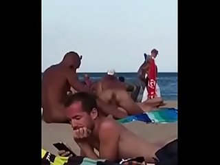 Flagra de sexo na praia na Fran
