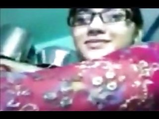 Desi Aunty in scandal enjoys reveals her boobs slowly