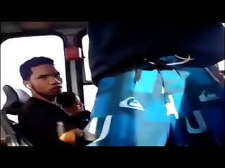Novinho de pau duro no bus