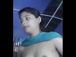 Desi cute babe showing small tits
