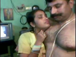 Married couple Xxx फ़िल्म on tv and अनुसरण them in बिस्तर