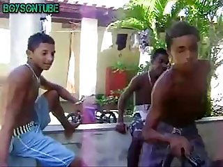 favelados dancando funk