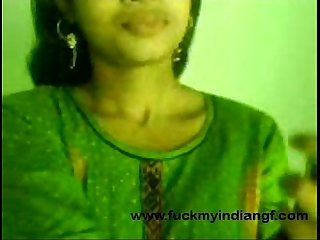 indiana bonito Menina mostrando Peitos para Ela byfriend