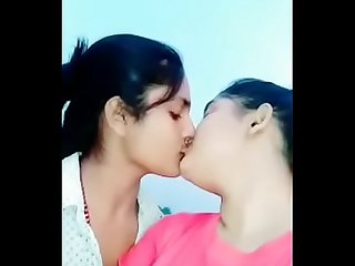 देसी लेस्बियन लड़की चुंबन