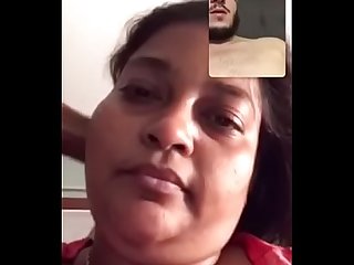 चमकती भारतीय माँ मेरे लंड